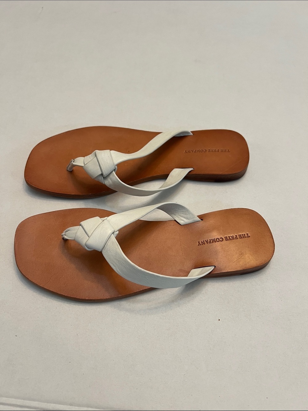 FRYE PERRY KNOT THONG WHITE LEATHER SANDALS SIZE 7 - Picture 4 of 9